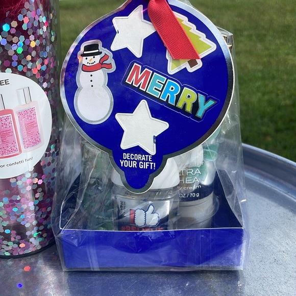 2 gifts sets one Bath and body Works one Ulta glitter cup.  📣NO STRAW🔔 - Picture 4 of 10